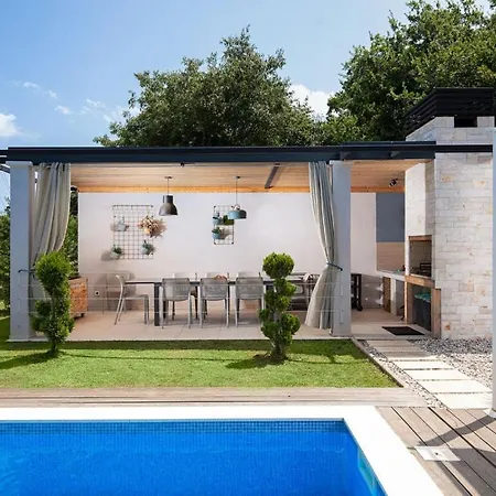 Maell With Private Pool * Šišan