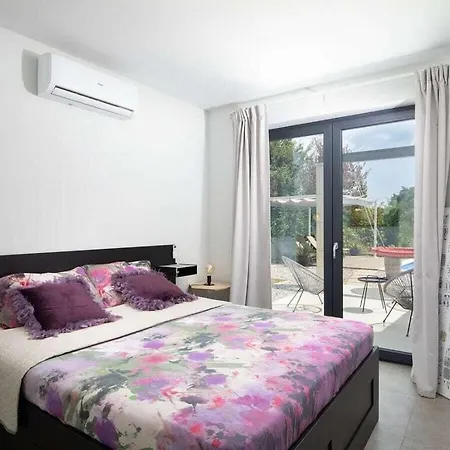 Maell With Private Pool Villa *