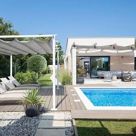 Maell With Private Pool Šišan