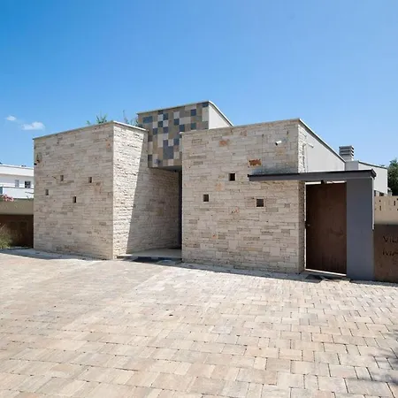 Maell With Private Pool וילה